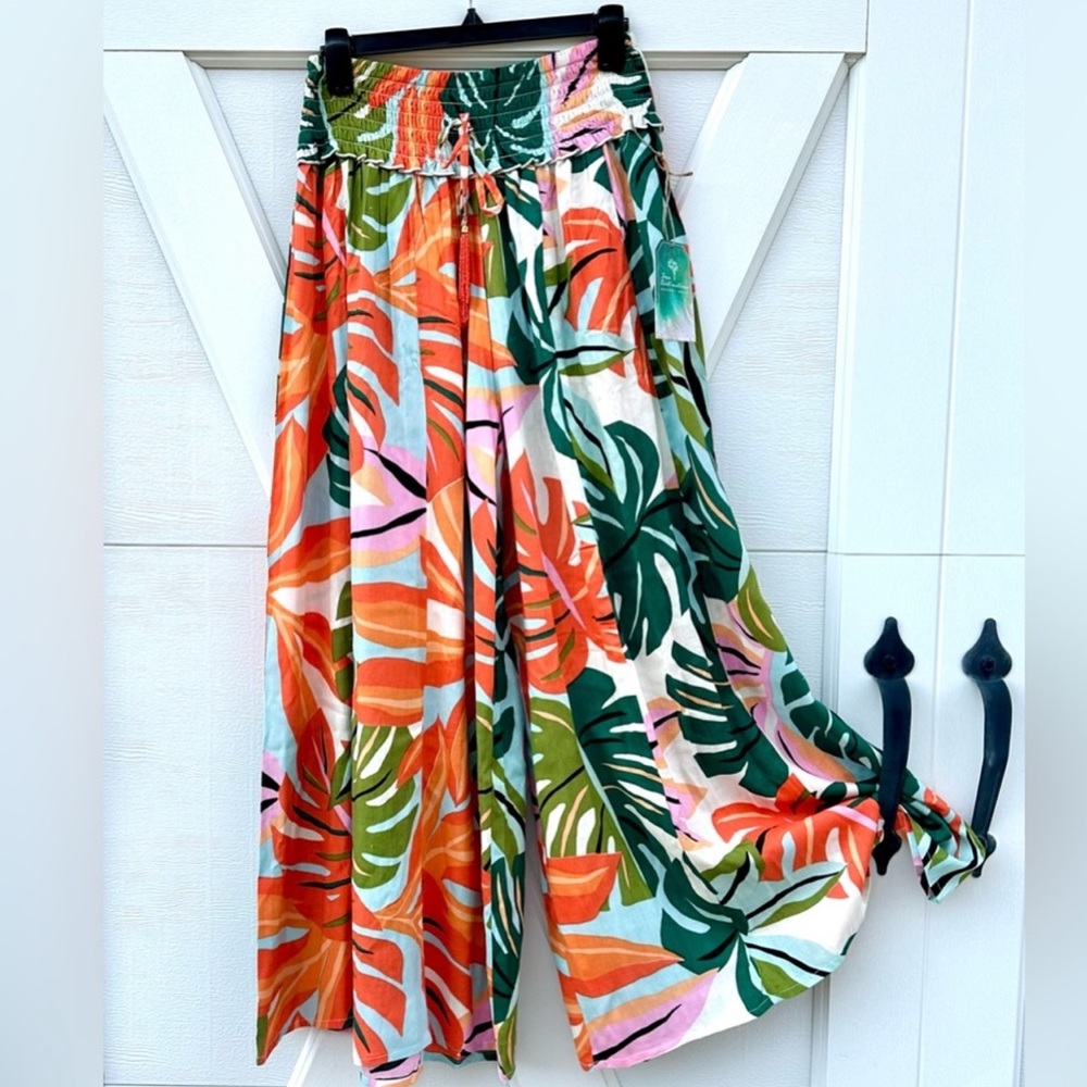 True Destinations 🧡💚 Tropical Print Wide Leg Pants